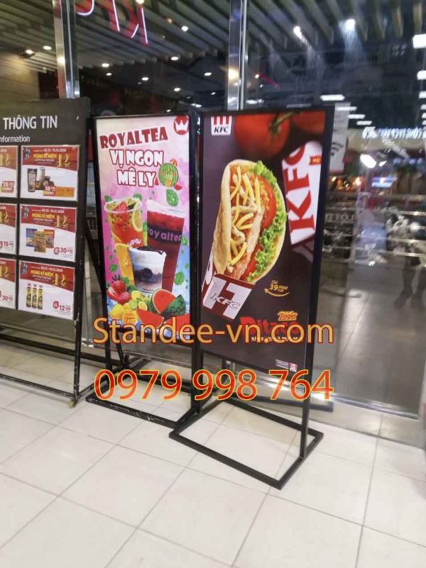 standee chân sắt